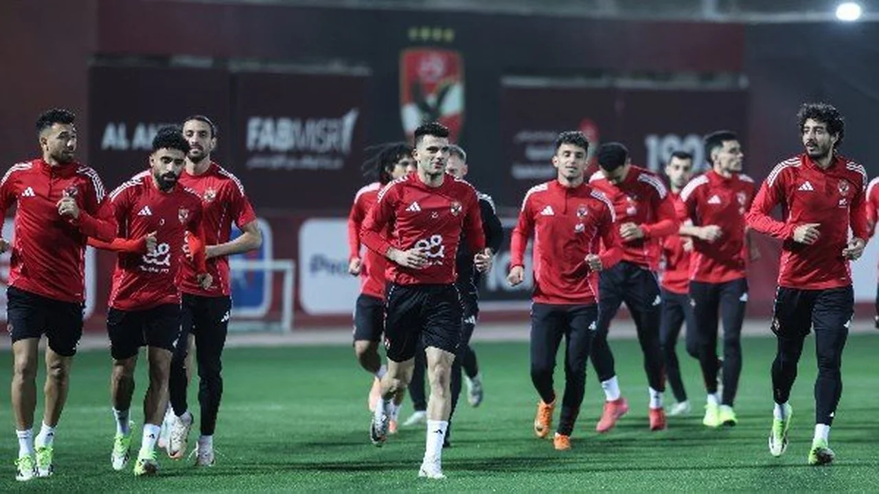 سيناريو التتويج: هل يحسم الأهلي لقب الدوري أمام الزمالك وبيراميدز في المواجهات المقبلة؟
